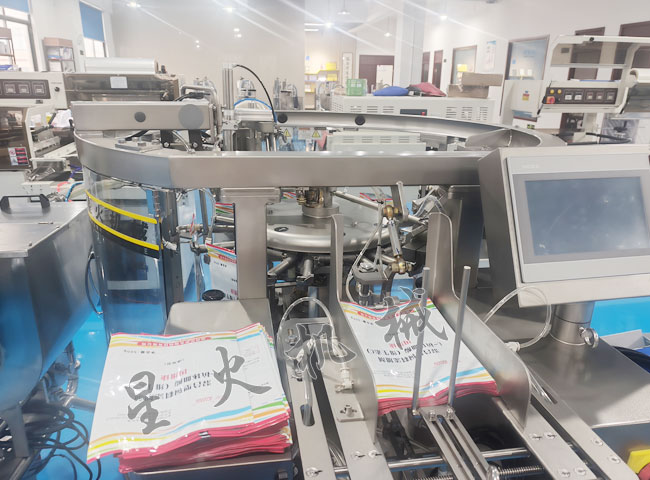 給袋式醬料食品包裝機(jī)